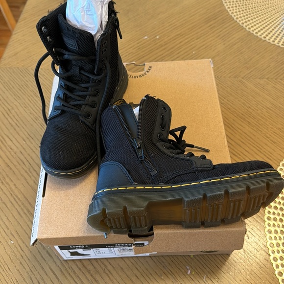 Doc Martens Combs - Picture 4 of 5